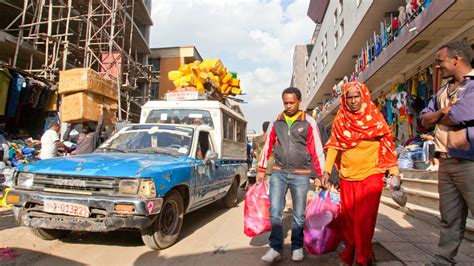  No More Strangers: A Story of Hope and Resilience in Addis Ababa - Eine literarische Entdeckung aus Äthiopien