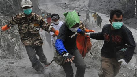  Volcanoes and Victims: A Journey Through Indonesian History -  A Literary Volcano Erupting with Untold Tales of Resilience