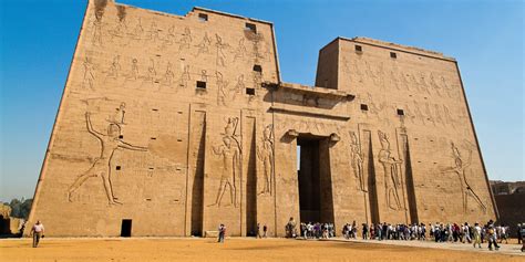  Journey Through Ancient Egyptian Architecture: A Monumental Celebration of Time and Technique